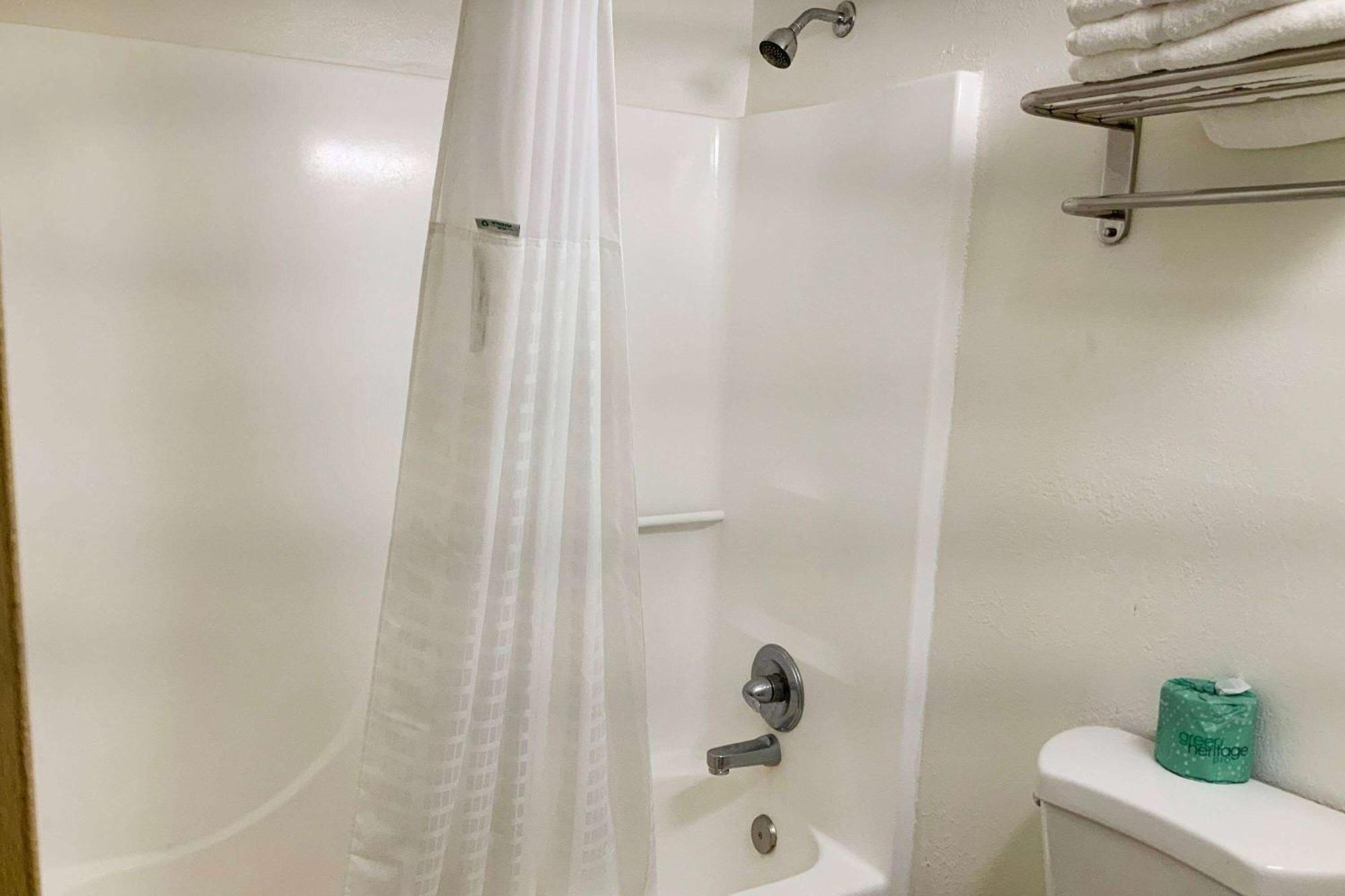 Days Inn By Wyndham Troy Il Esterno foto